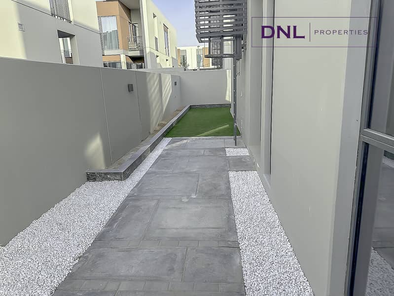 Vacant // Spacious // Extended Garden - Image 10