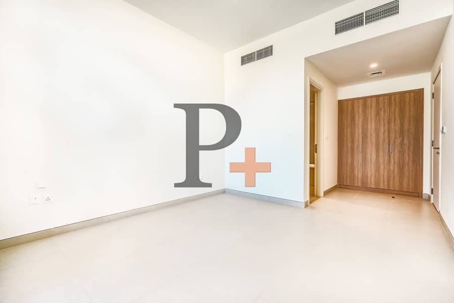 Single Row | Beachfront Living | Limited Vaccant - Image 10