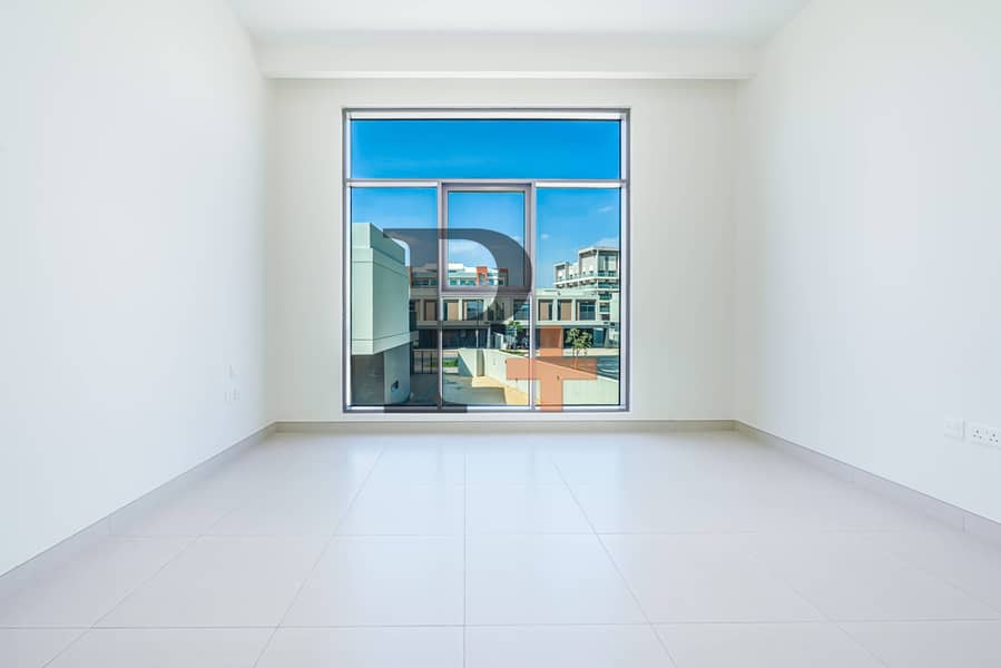 Single Row | Beachfront Living | Limited Vaccant - Image 11