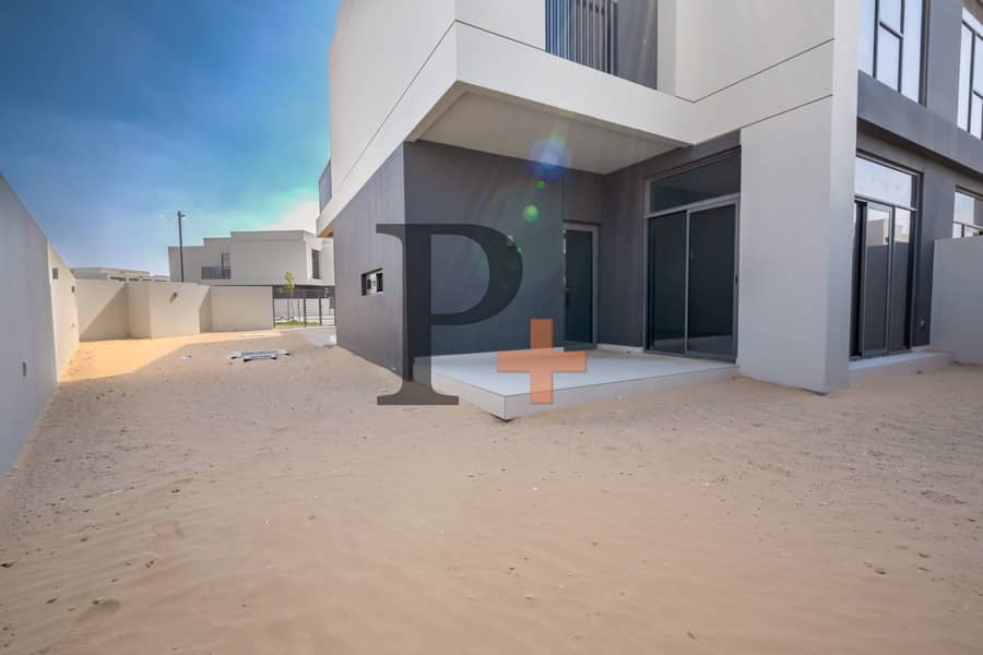 Single Row | Beachfront Living | Limited Vaccant - Image 12