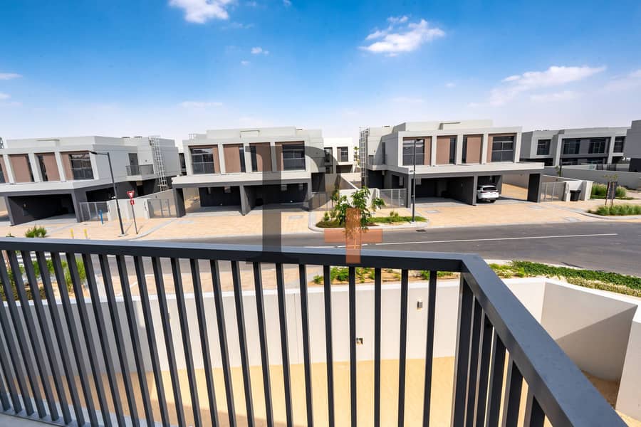 Single Row | Beachfront Living | Limited Vaccant - Image 13