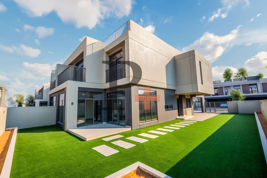 Bigger Single‑Row End SD | Landscaped | Move‑In