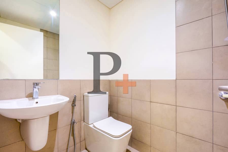 Bigger Single‑Row End SD | Landscaped | Move‑In - Image 7