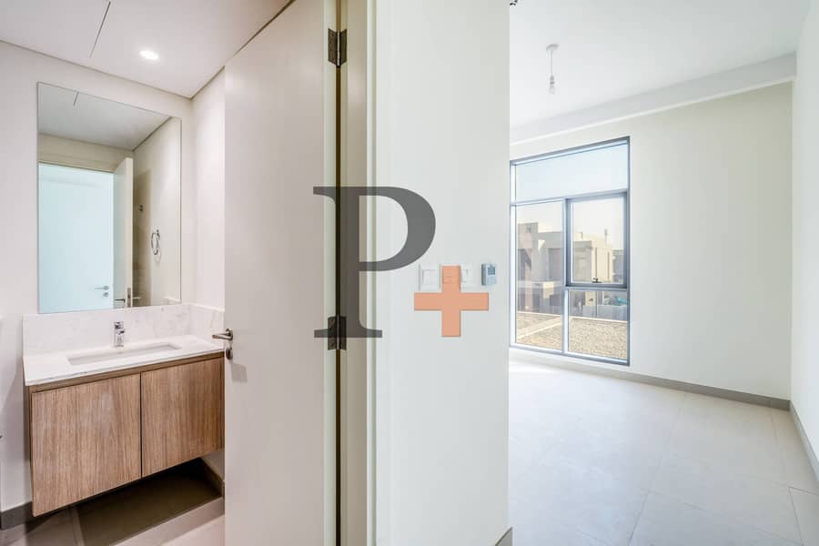 Bigger Single‑Row End SD | Landscaped | Move‑In - Image 8