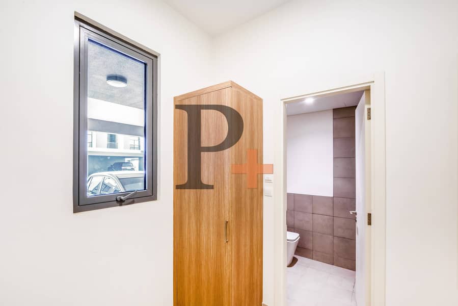 Bigger Single‑Row End SD | Landscaped | Move‑In - Image 9