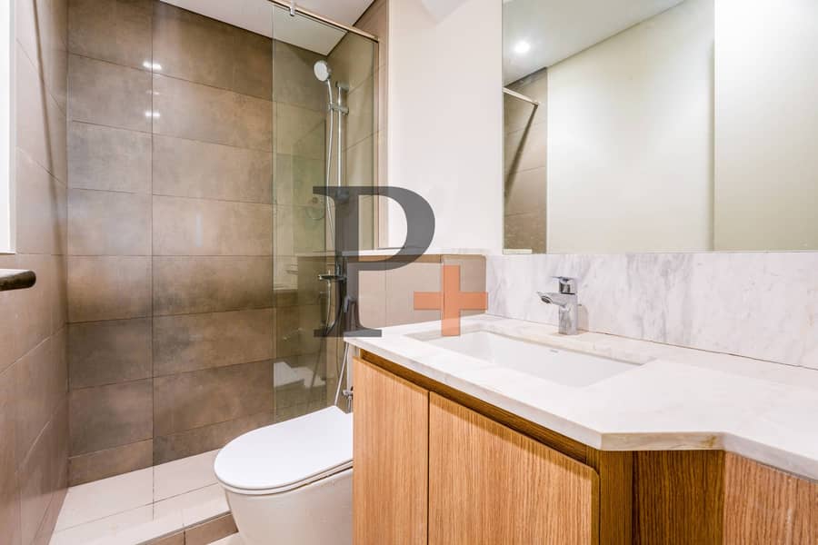 Bigger Single‑Row End SD | Landscaped | Move‑In - Image 10