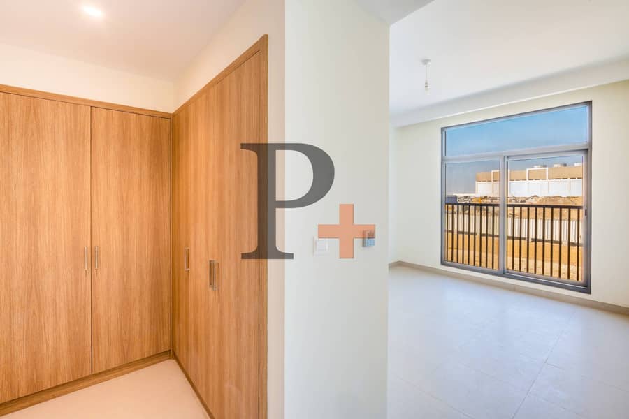 Bigger Single‑Row End SD | Landscaped | Move‑In - Image 11