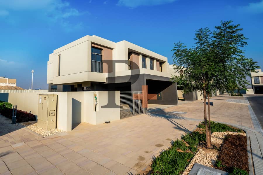 Bigger Single‑Row End SD | Landscaped | Move‑In - Image 20