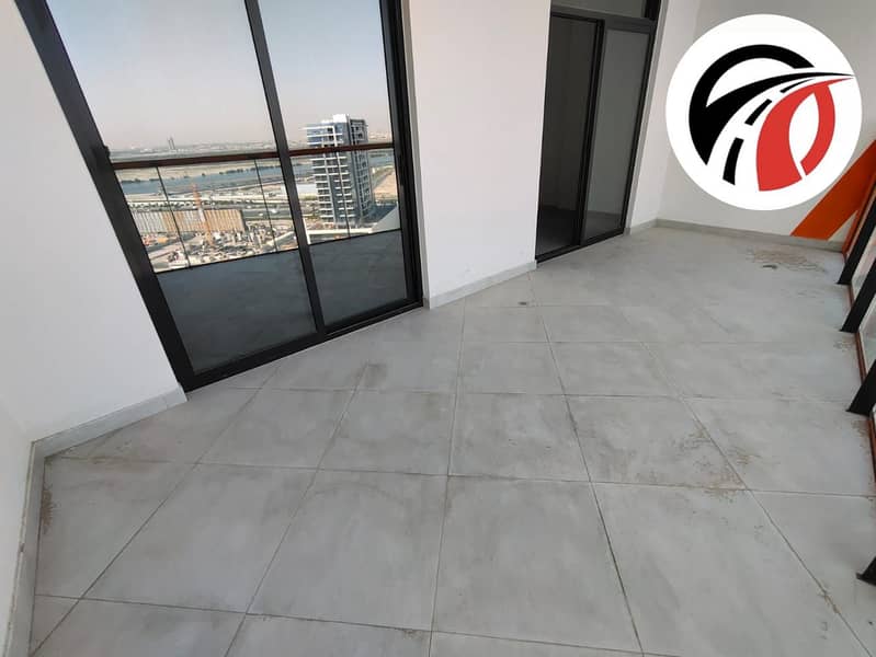 Luxury Building | Ready to Move | Prime Location - Image 7