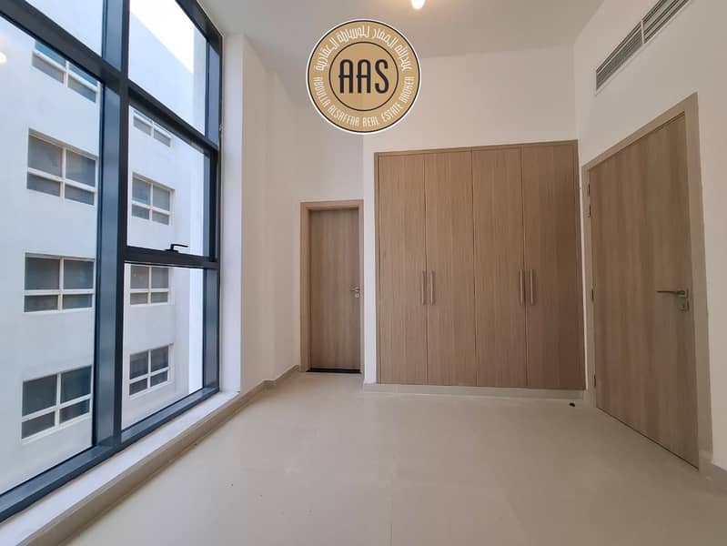 In prime location front of metro brand new lavish huge 3bhk with maid's room - Image 6