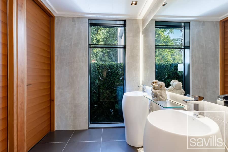 Furnished | Upgraded | Infinity Pool | Lake View - Image 15