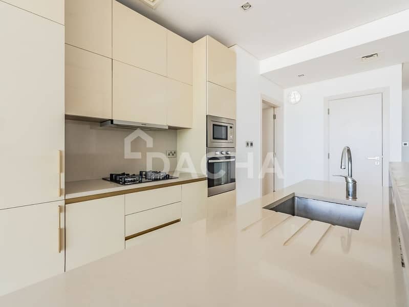 New To Market | Sea View | Vacant - Image 6