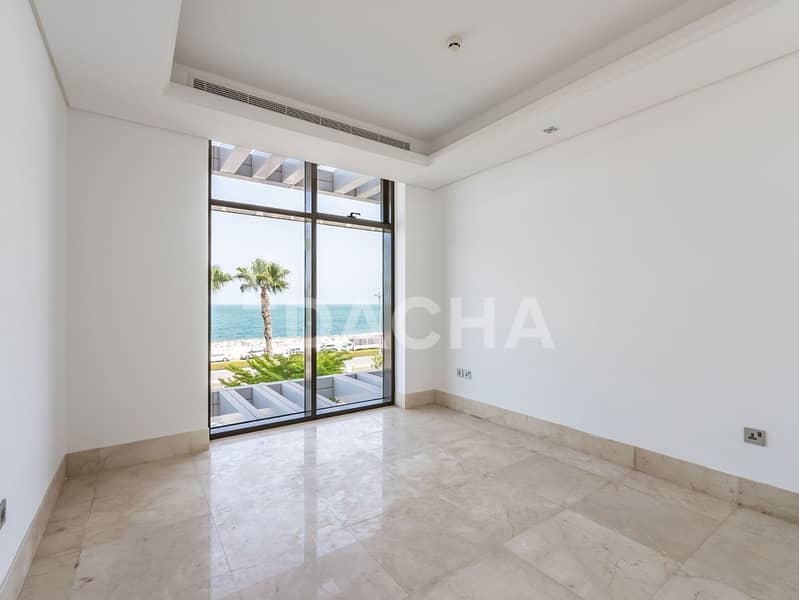 New To Market | Sea View | Vacant - Image 12
