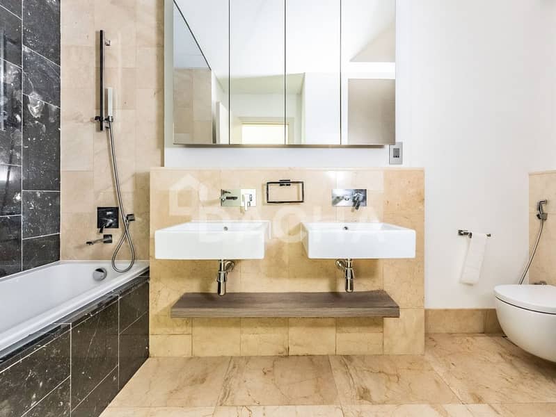 New To Market | Sea View | Vacant - Image 15