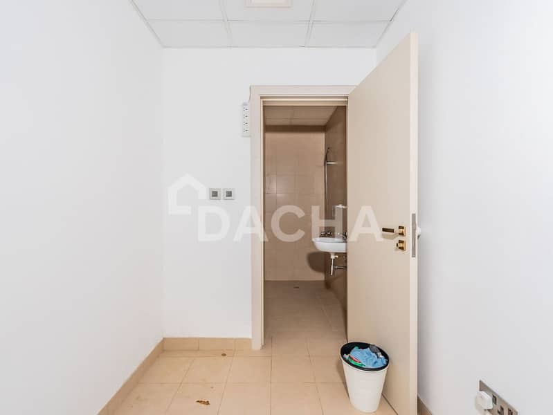 New To Market | Sea View | Vacant - Image 17