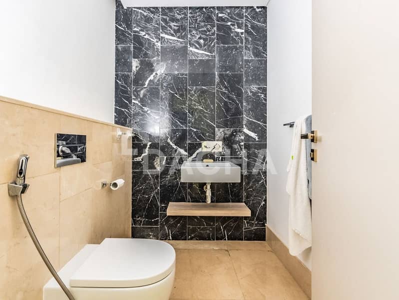 New To Market | Sea View | Vacant - Image 18