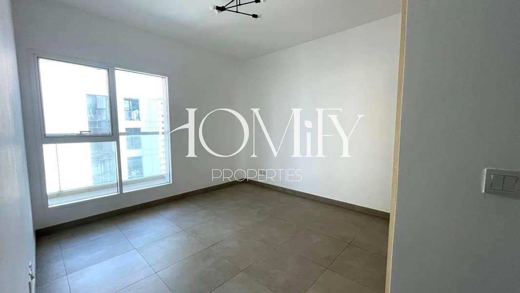 Ready to Move | Huge Layout | Prime Location - Image 6