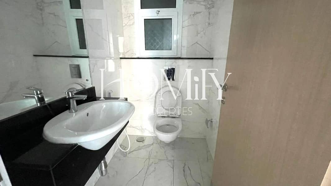 Ready to Move | Huge Layout | Prime Location - Image 8