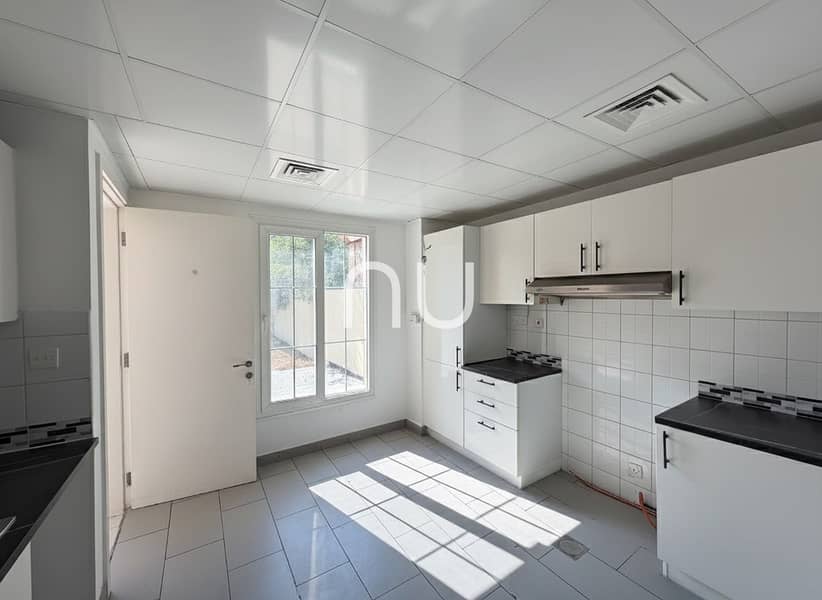 Type 3E | Lake View | Well-Maintained | Vacant - Image 8