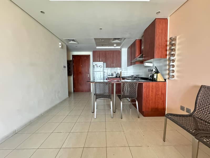 VACANT |LAKE AND POOL VIEW| SOON TO BE UPGRADED - Image 9