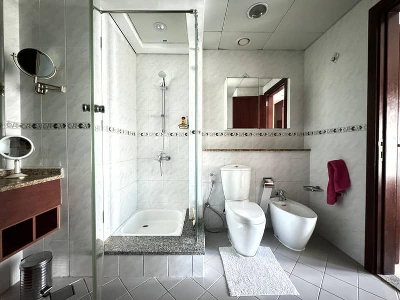 VACANT |LAKE AND POOL VIEW| SOON TO BE UPGRADED - Image 14