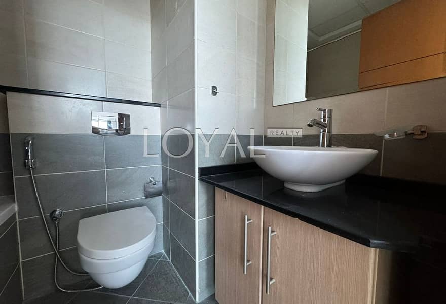 READY TO MOVE l HIGH FLOOR l WELL MAINTAINED - Image 13