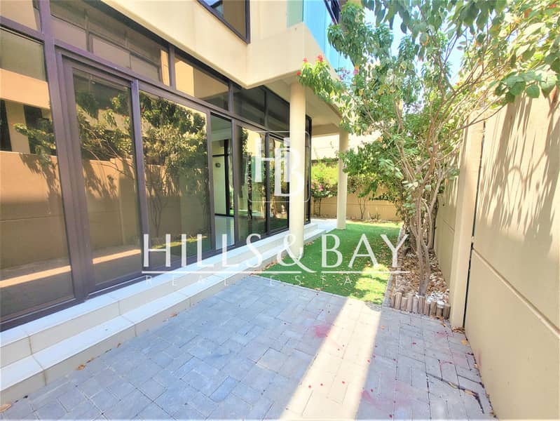 Vacant | Good Location | End Unit | Landscaped