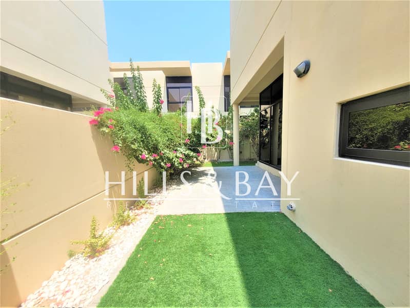 Vacant | Good Location | End Unit | Landscaped