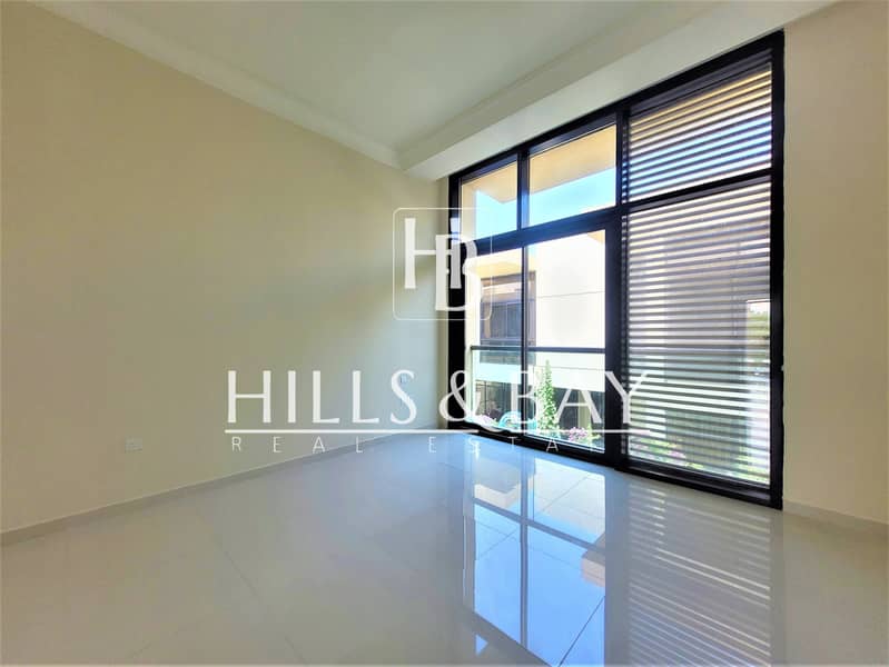 Vacant | Good Location | End Unit | Landscaped - Image 9