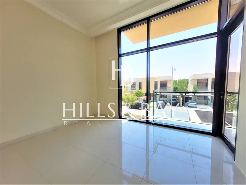 Vacant | Good Location | End Unit | Landscaped - Image 10