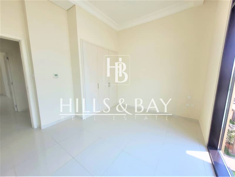 Vacant | Good Location | End Unit | Landscaped - Image 11