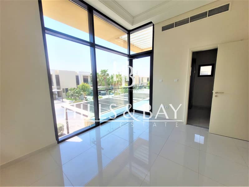 Vacant | Good Location | End Unit | Landscaped - Image 12