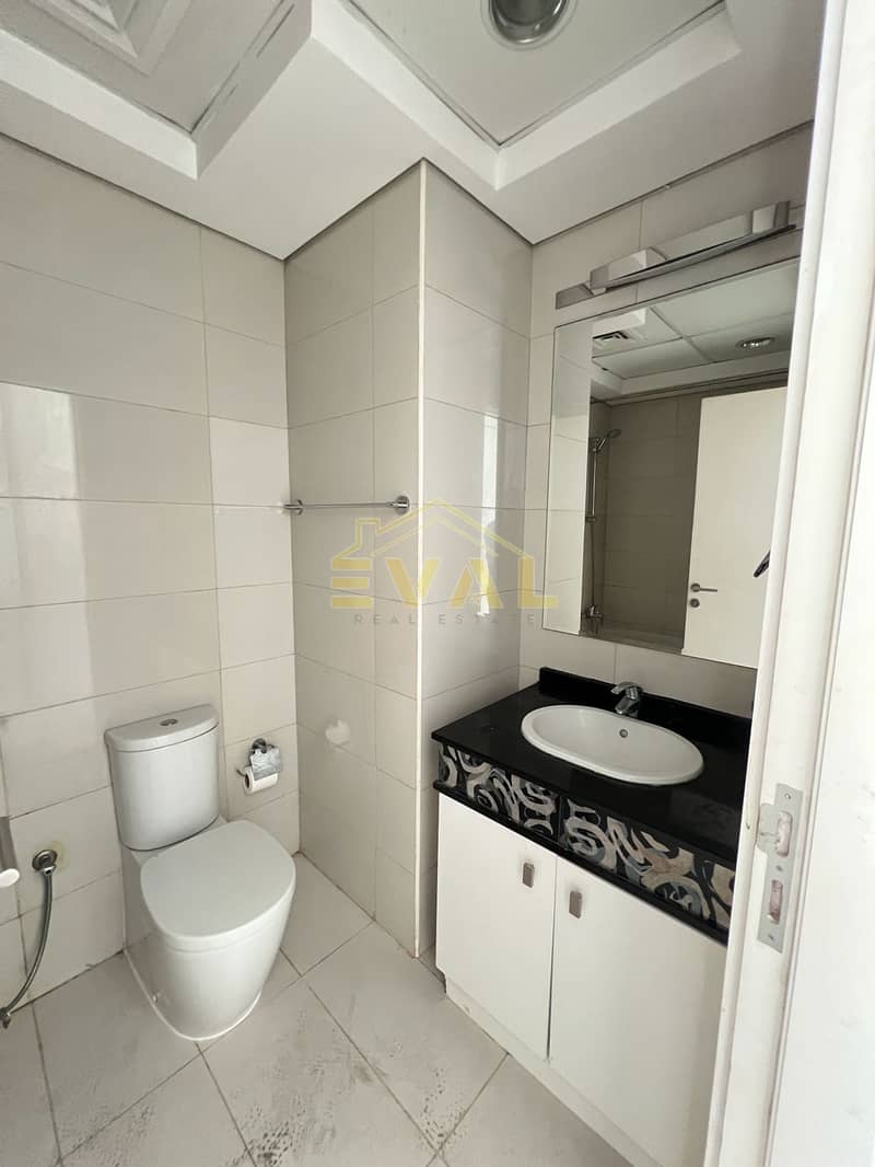 Vacant | Unfurnished | Balcony | Prime Location - Image 13