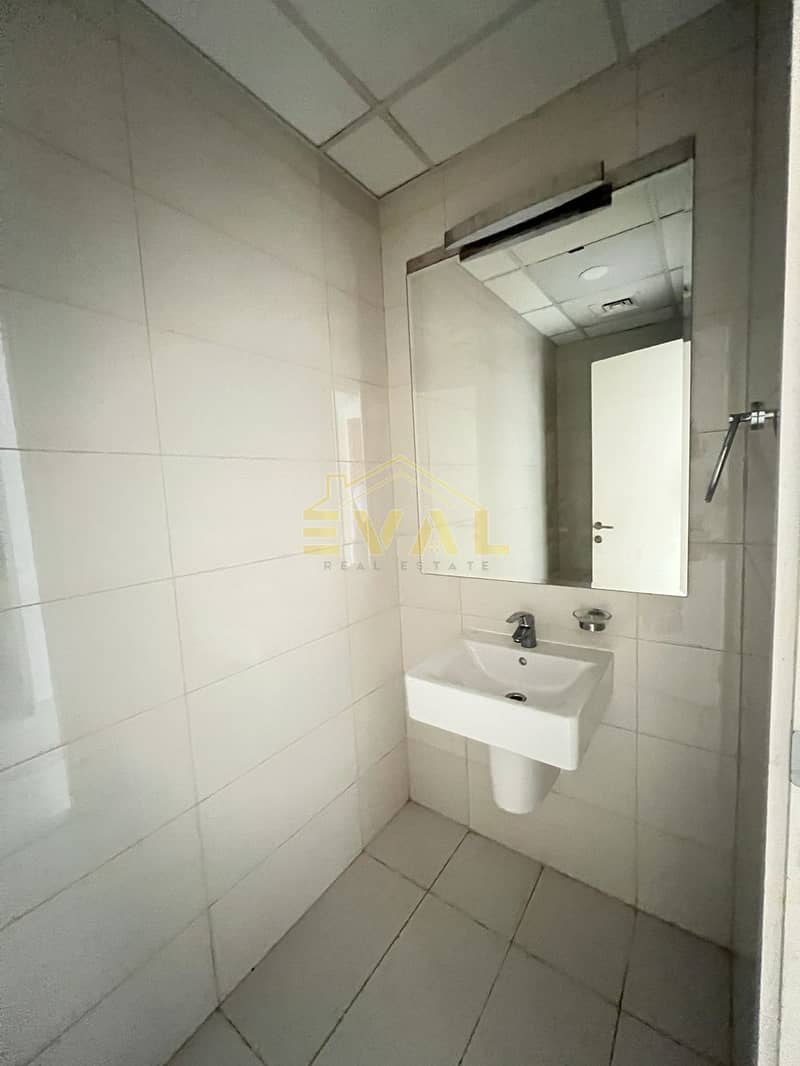 Vacant | Unfurnished | Balcony | Prime Location - Image 14