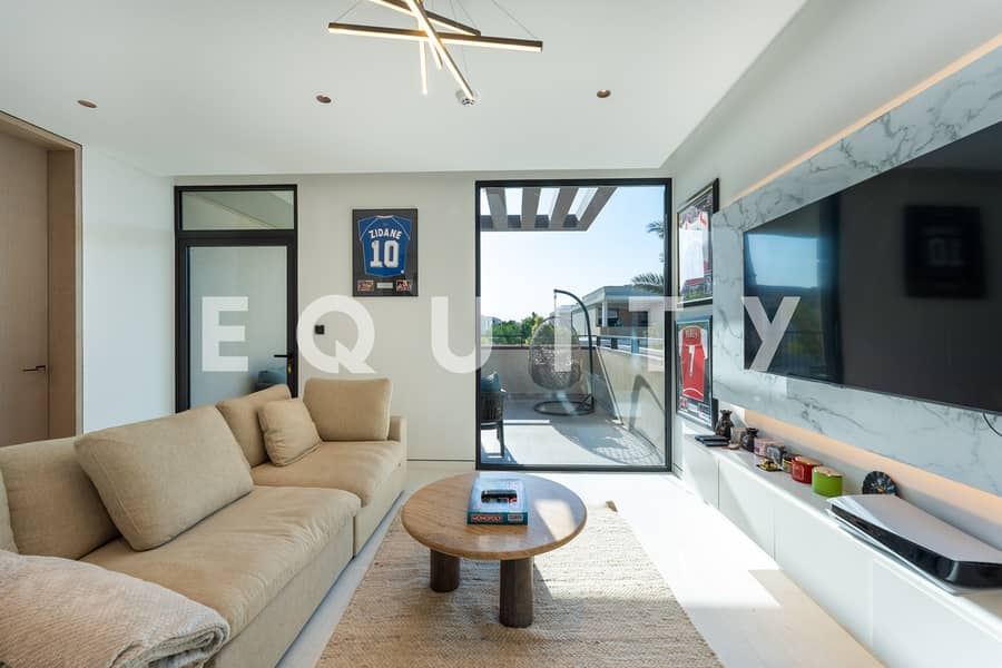 Vacant | 10m Pool | Upgraded | Single Row - Image 11