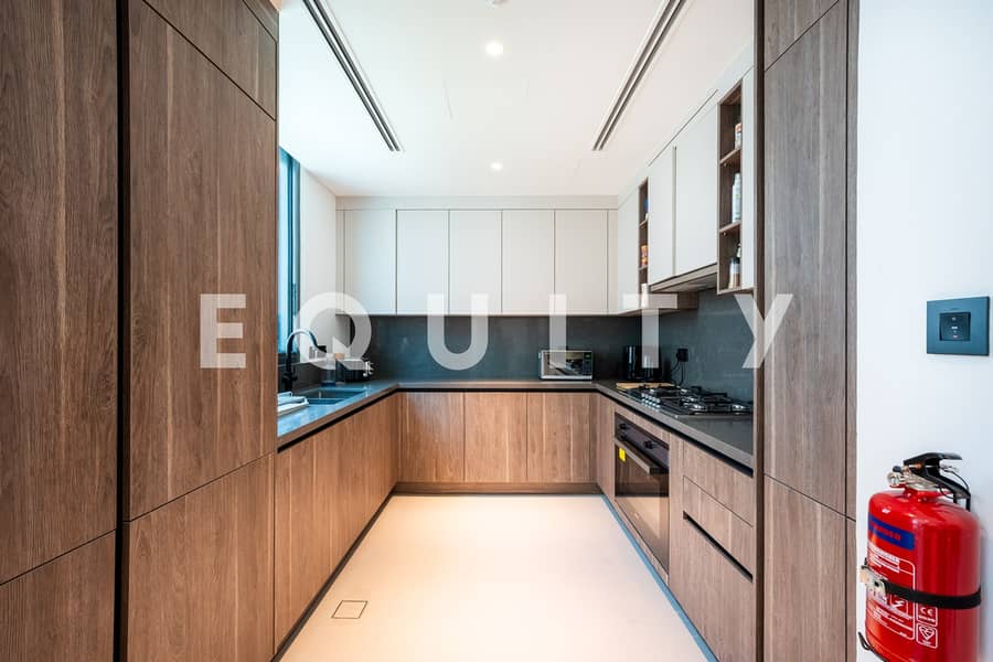 Vacant | 10m Pool | Upgraded | Single Row - Image 14