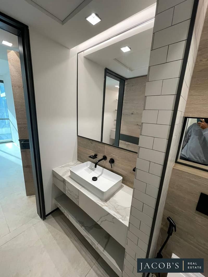 Very Spacious | Luxurious | Prime Location - Image 21