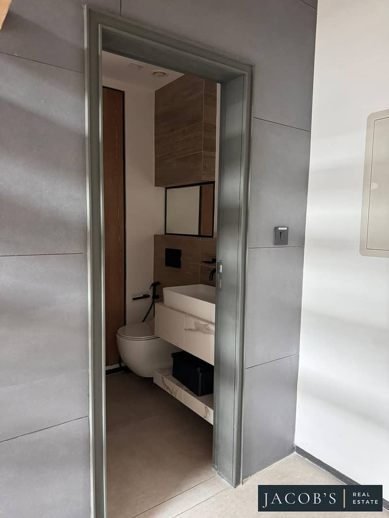 Very Spacious | Luxurious | Prime Location - Image 22