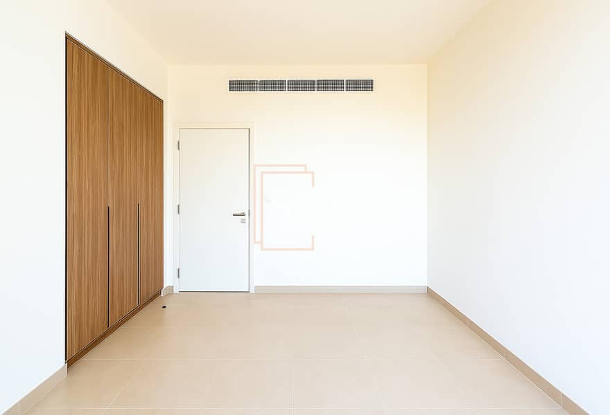 Brand New | Directly on Park | Single Row - Image 8