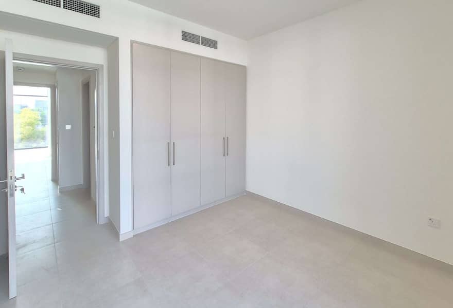 Skylight | Single Row | Vacant Now - Image 9