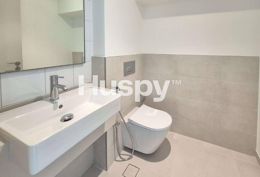 Skylight | Single Row | Vacant Now - Image 10