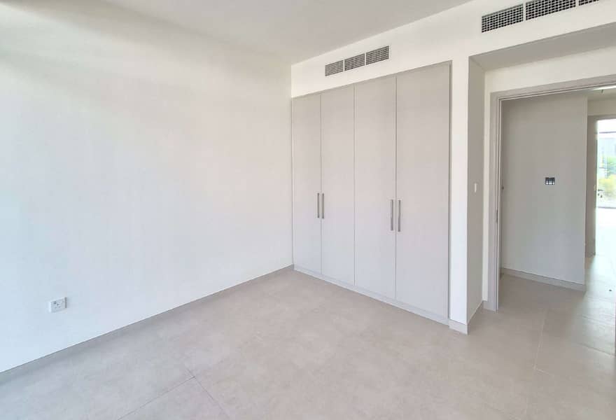 Skylight | Single Row | Vacant Now - Image 26