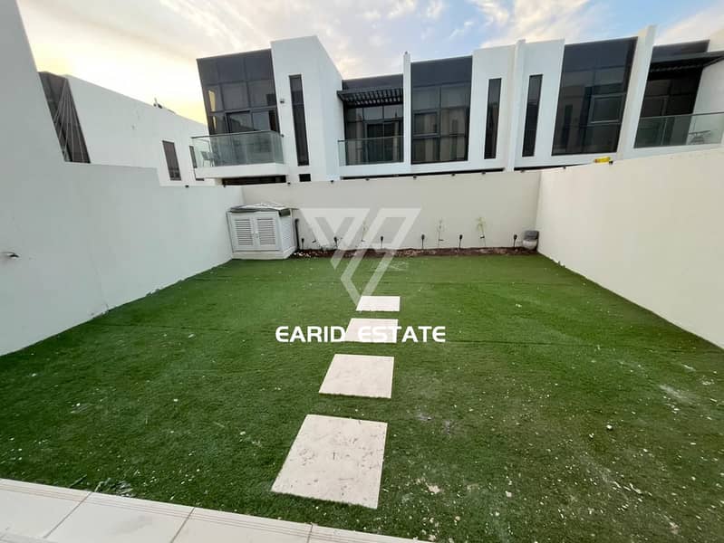 Big Living room | Fully Furnished | Spacious Room - Image 6