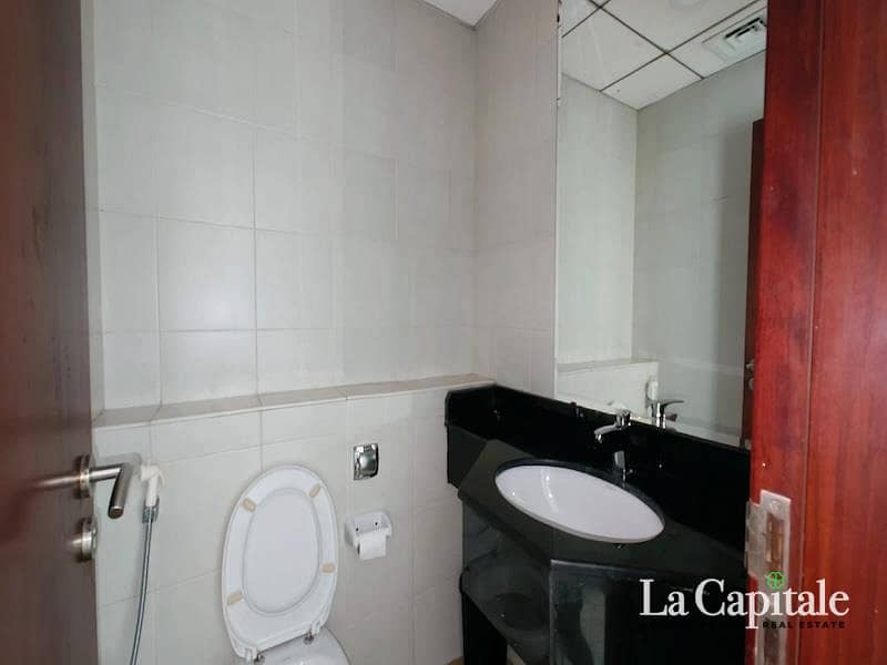 Vacant | Spacious| Furnished | Marina Skyline View - Image 13