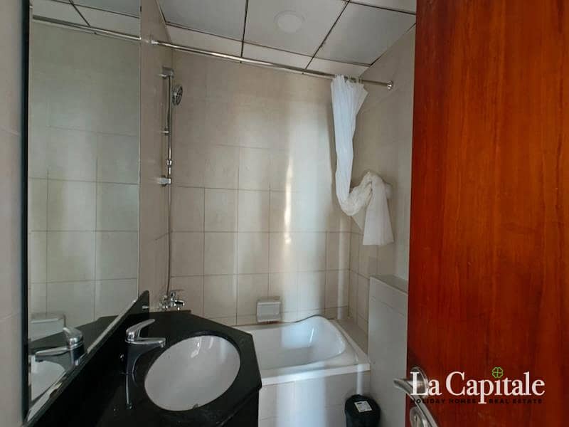 Vacant | Spacious| Furnished | Marina Skyline View - Image 14