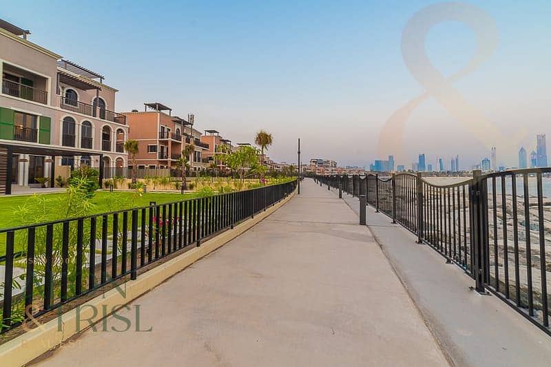 Rare beachfront villa l Jumeirah l Upgraded