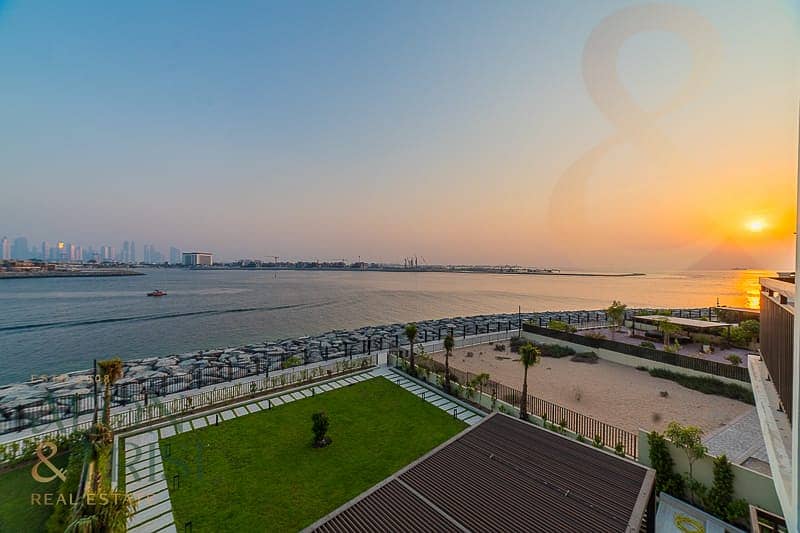 Rare beachfront villa l Jumeirah l Upgraded