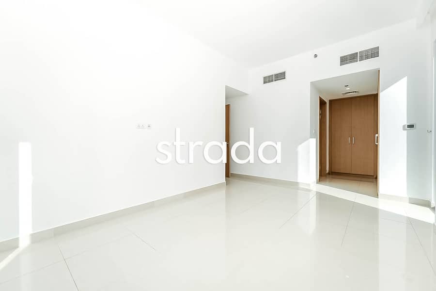 Creek Marina View | Semi Closed Kitchen | Vacant - Image 17