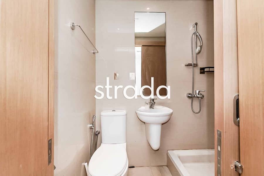 Creek Marina View | Semi Closed Kitchen | Vacant - Image 25