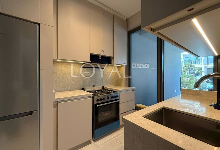 Vacant | Close Kitchen | Upgraded - Image 6